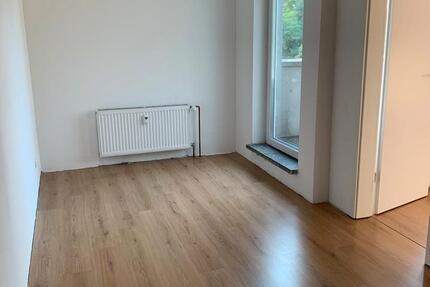 Sanierte 2,5 Zimmer Wohnung mit eigener Terrasse zimmer