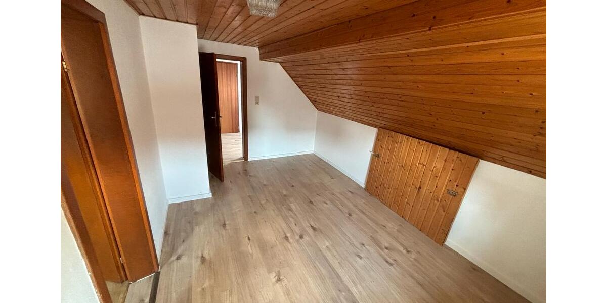 Wohnung Haus zur Miete inklusive Doppelgarage sowie Garten 9 zimmer