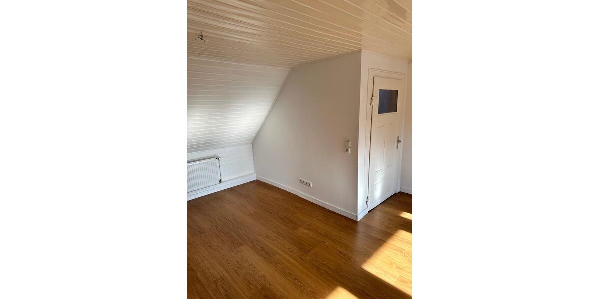 Dachgeschoßwohnung Suhlendorf - 4 Zimmer, 83 m&sup2;, 670&euro; | Angebot:26239057