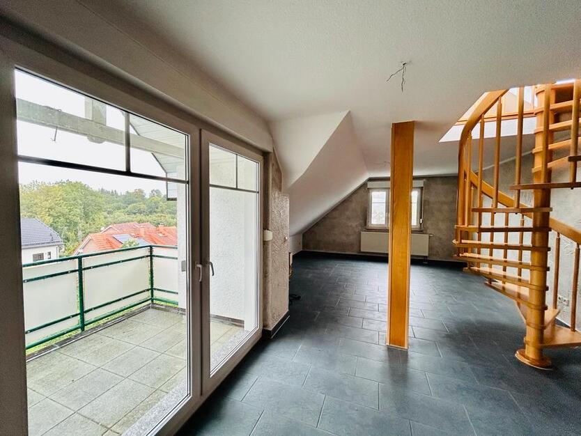 Helle 3,5-Zimmer-Maisonette-Dachgeschoßwohnung mit Balkon