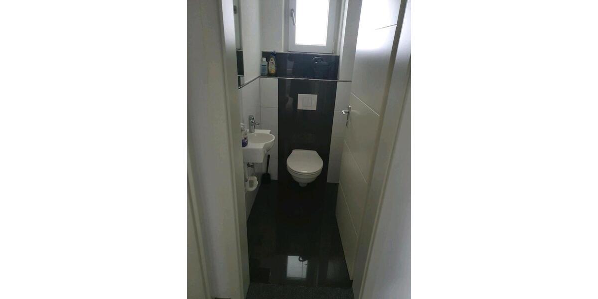 Erdgeschoßwohnung Rottenburg am Neckar - 20 Zimmer, 400 m&sup2;, 500&euro; | Angebot:19697081