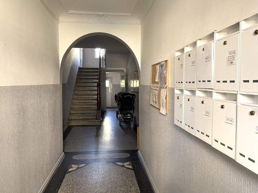 2- Zimmer Dachgeschoss - Altbauwohnung auf der Westlichen Höhe 2 zimmer