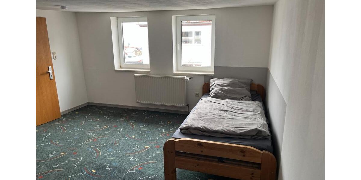 Wohnen auf Zeit Bad Arolsen - 7 Zimmer, 180 m&sup2;, 18&euro; | Angebot:24784198