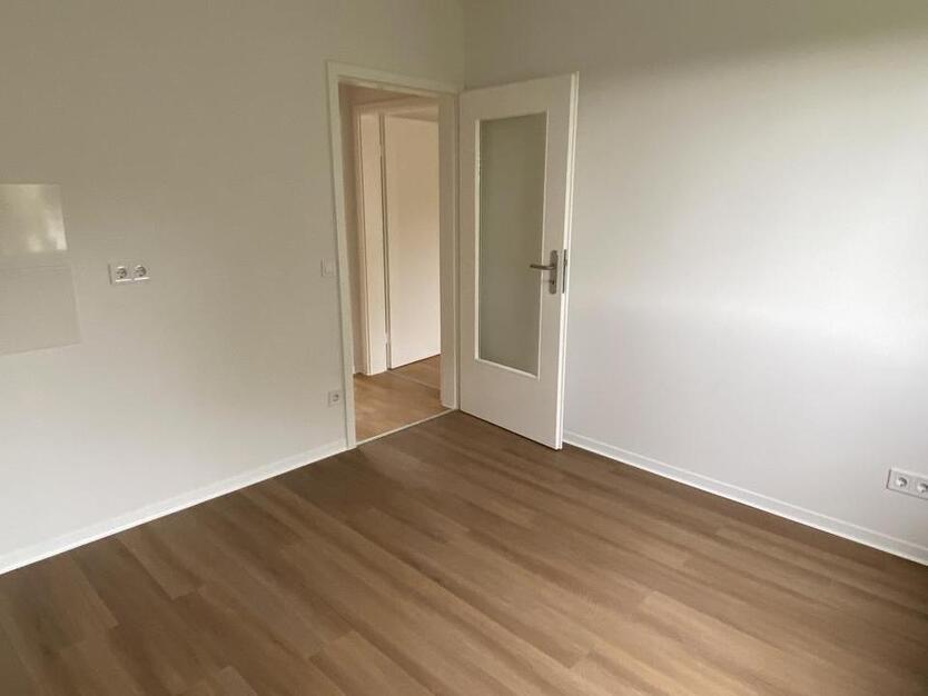 **FRISCH SANIERT**HELLE RÄUME UND RUHIGER WOHNGEGEND!** zimmer