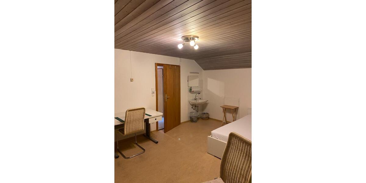 Dachgeschoßwohnung Ellwangen (Jagst) - 1 Zimmer, 12 m&sup2;, 400&euro; | Angebot:24436679