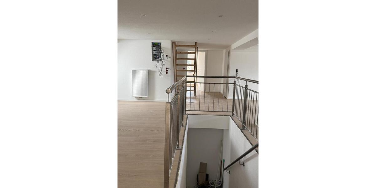 Dachgeschoßwohnung Gingen an der Fils - 4 Zimmer, 200 m&sup2;, 1.700&euro; | Angebot:25725035