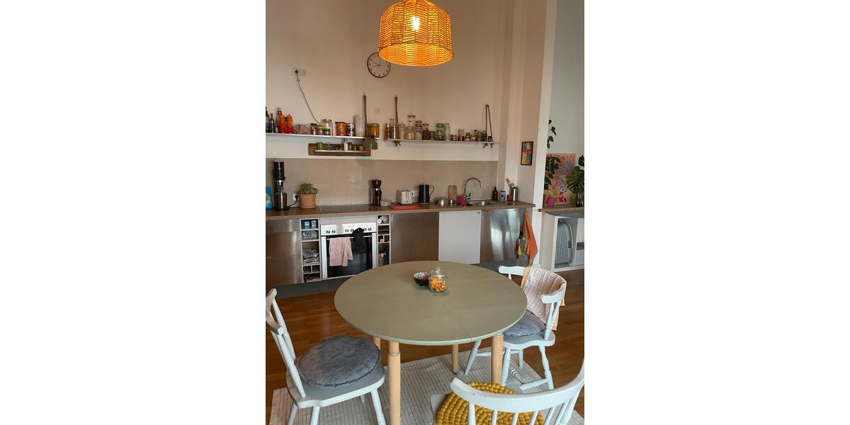 Luftiges WG-Zimmer in riesiger lichtdurchfluteter Wohnung zimmer