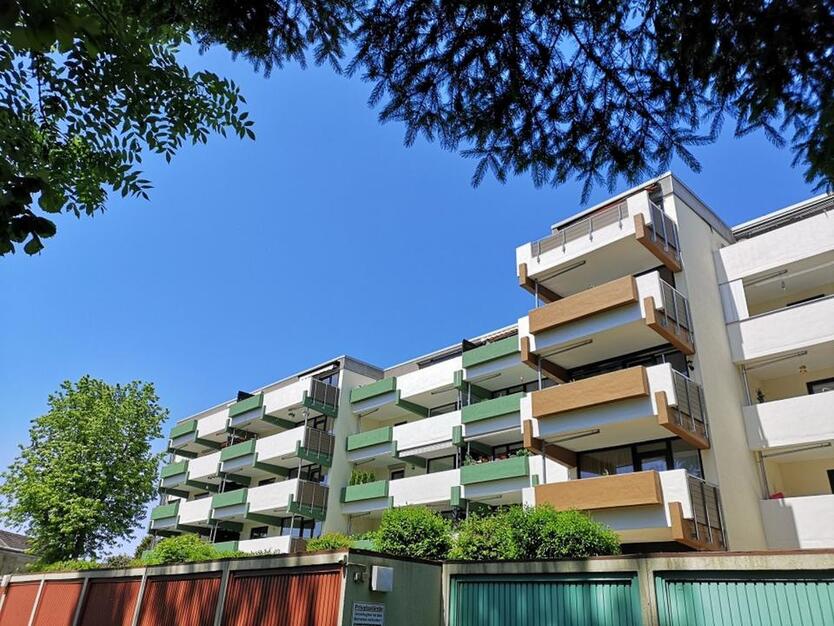 Schöne 3-Zimmer-Wohnung mit Balkon und neuer Einbauküche in Furpa