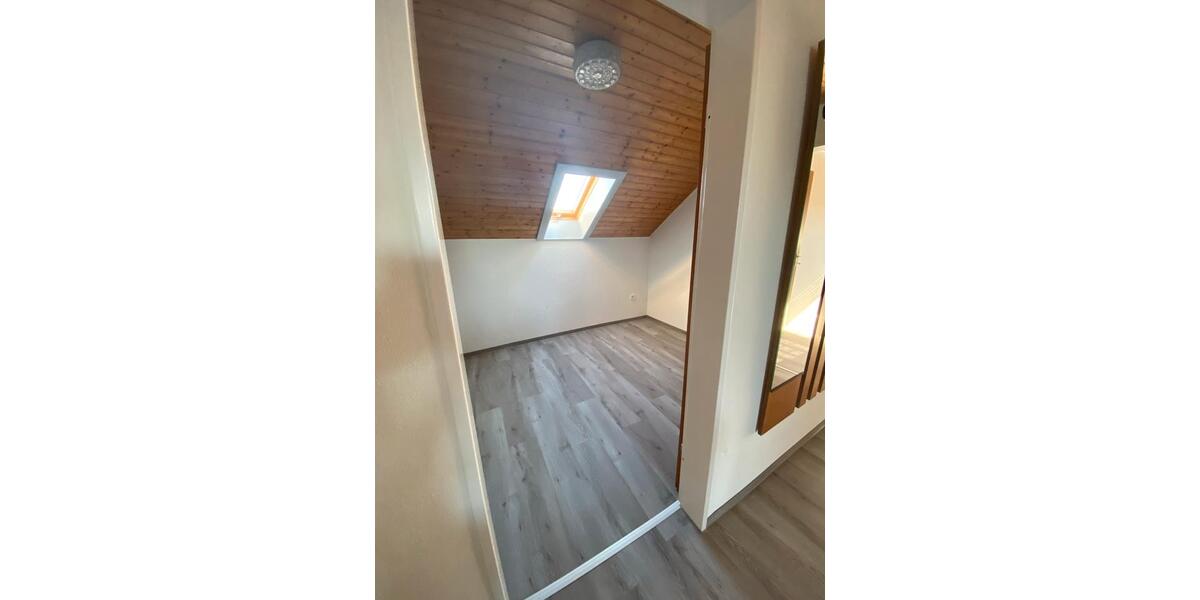 Dachgeschoßwohnung Heidenheim an der Brenz Aufhausen - 4 Zimmer, 105 m&sup2;, 900&euro; | Angebot:24604346