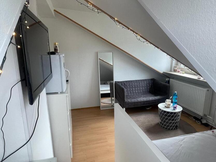 WG-Zimmer mit Herkulesblick frei in entspannter 3er-Frauen-WG