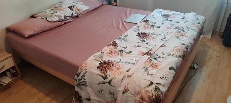 Zimmer in WG in ruhiger, naturnaher Lage frei.
