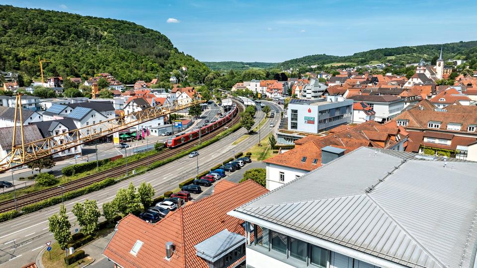 Dachgeschoßwohnung Mosbach - 2 Zimmer, 94 m&sup2;, 1.600&euro; | Angebot:26623096