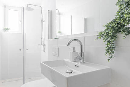 ERSTBEZUG NACH RENOVIERUNG: MODERNE 2-Zimmer-Wohnung IN AUGSBURG-HOCHFELD