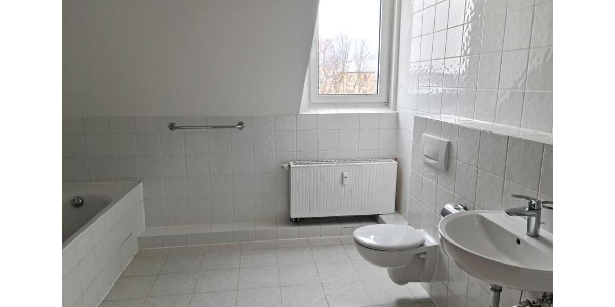 Dachgeschoßwohnung Glauchau - 3 Zimmer, 78 m&sup2;, 428&euro; | Angebot:24746842