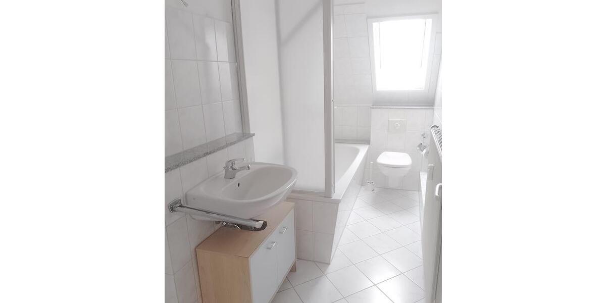 Dachgeschoßwohnung Giesen - 3 Zimmer, 69 m&sup2;, 462&euro; | Angebot:26044829