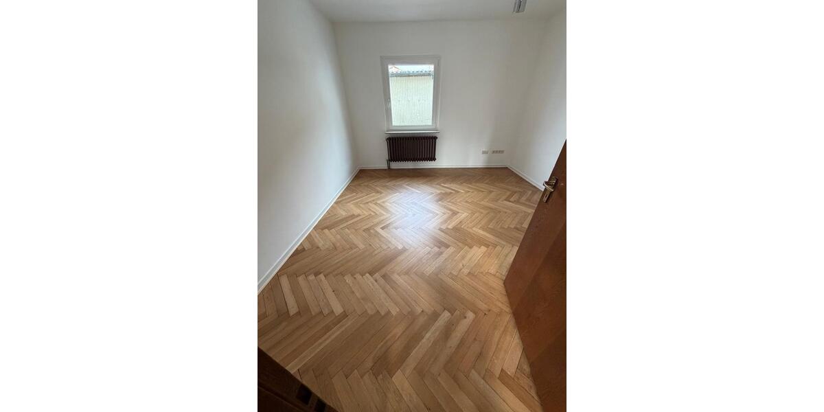 Etagenwohnung Poppenhausen - 7 Zimmer, 215 m&sup2;, 1.890&euro; | Angebot:26312178