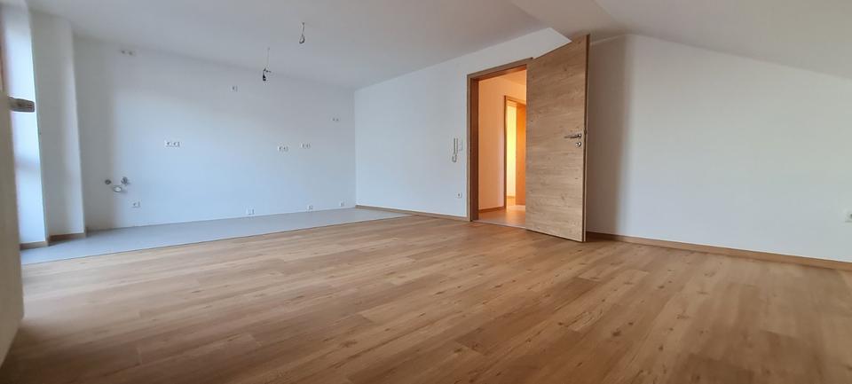 Dachgeschoßwohnung Arnstorf - 3.5 Zimmer, 80 m&sup2;, 670&euro; | Angebot:24592807