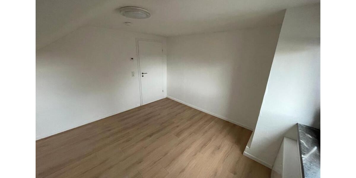 Dachgeschoßwohnung Saarbrücken West - 1 Zimmer, 65 m&sup2;, 550&euro; | Angebot:26225919