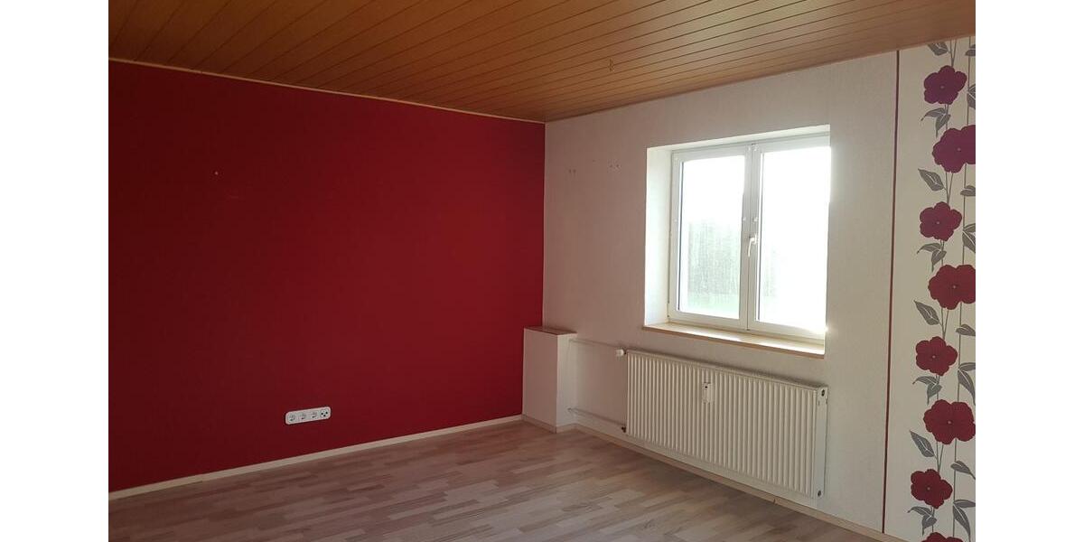 Erdgeschoßwohnung Eisfeld - 3 Zimmer, 100 m&sup2;, 680&euro; | Angebot:26523179