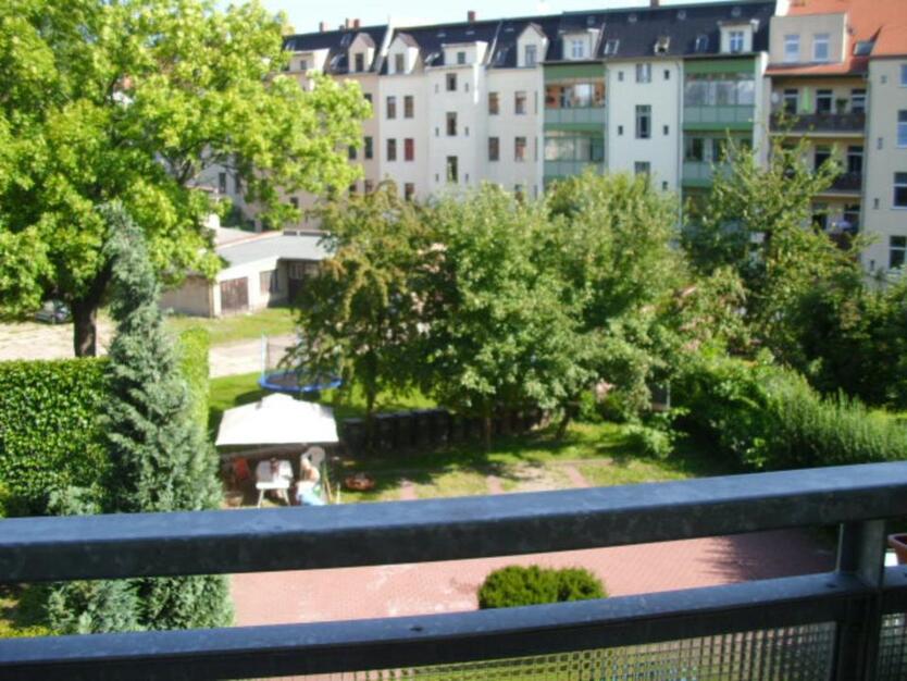 Teilmöbliertes WG-Zimmer mit Balkonnutzung