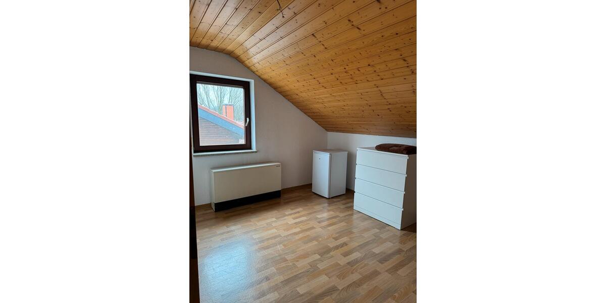 Dachgeschoßwohnung Kirchardt - 3 Zimmer, 75 m&sup2;, 640&euro; | Angebot:25892371