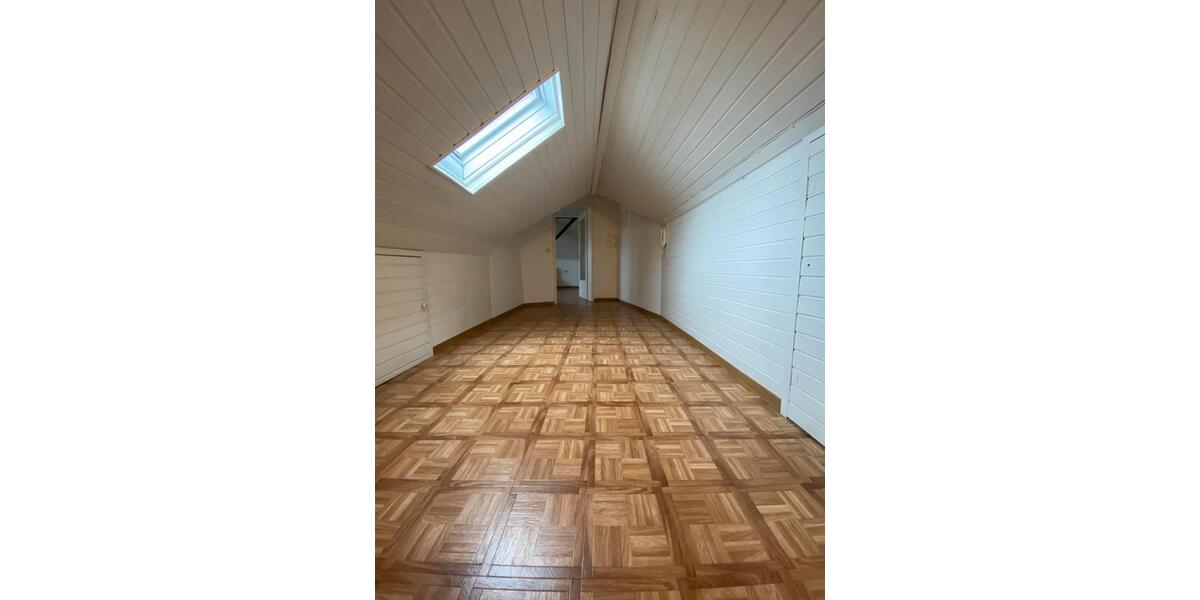 Dachgeschoßwohnung Waigolshausen - 2 Zimmer, 45 m&sup2;, 450&euro; | Angebot:26261861