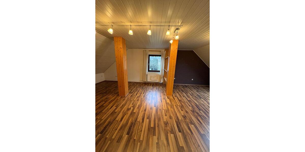 Dachgeschoßwohnung Scheßlitz - 3 Zimmer, 85 m&sup2;, 600&euro; | Angebot:24742089