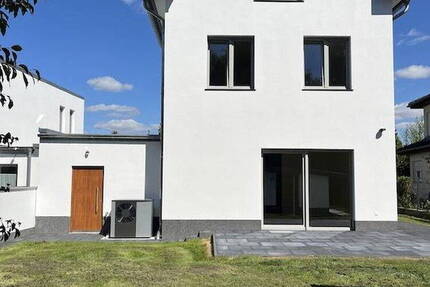 Neues modernes Landhaus am Ende der Sackgasse