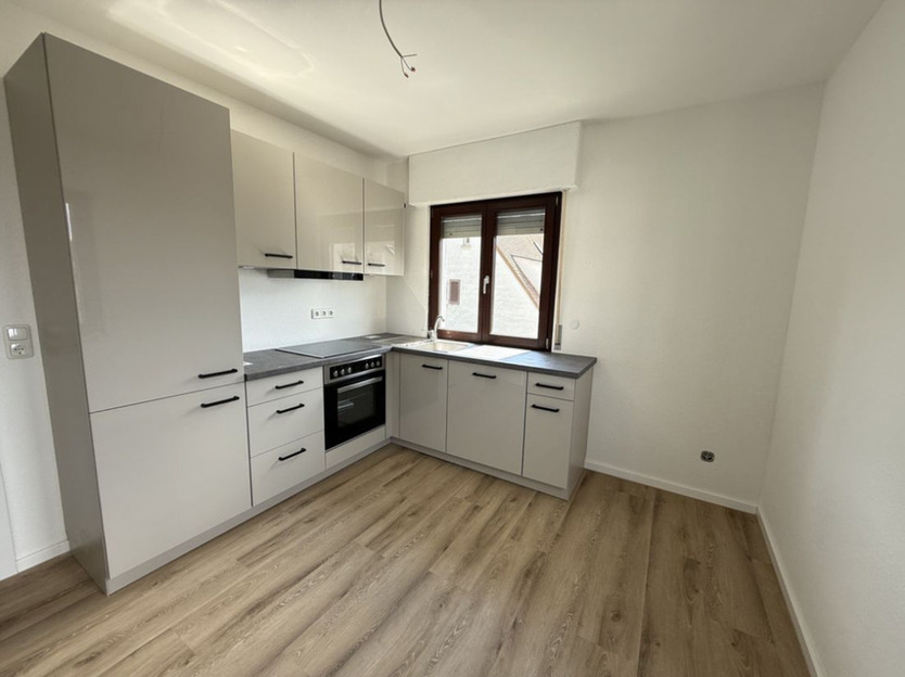 Hochwertig modernisierte 2-Zimmer-Wohnung mit eigenem Garten und