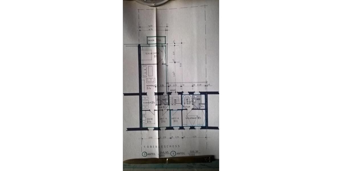 Hochwertiges PENTHOUSE mit 40 qm Süd-Dach-Terrasse, Einbau-Küche und -Schänken, Parkett 2.5 zimmer