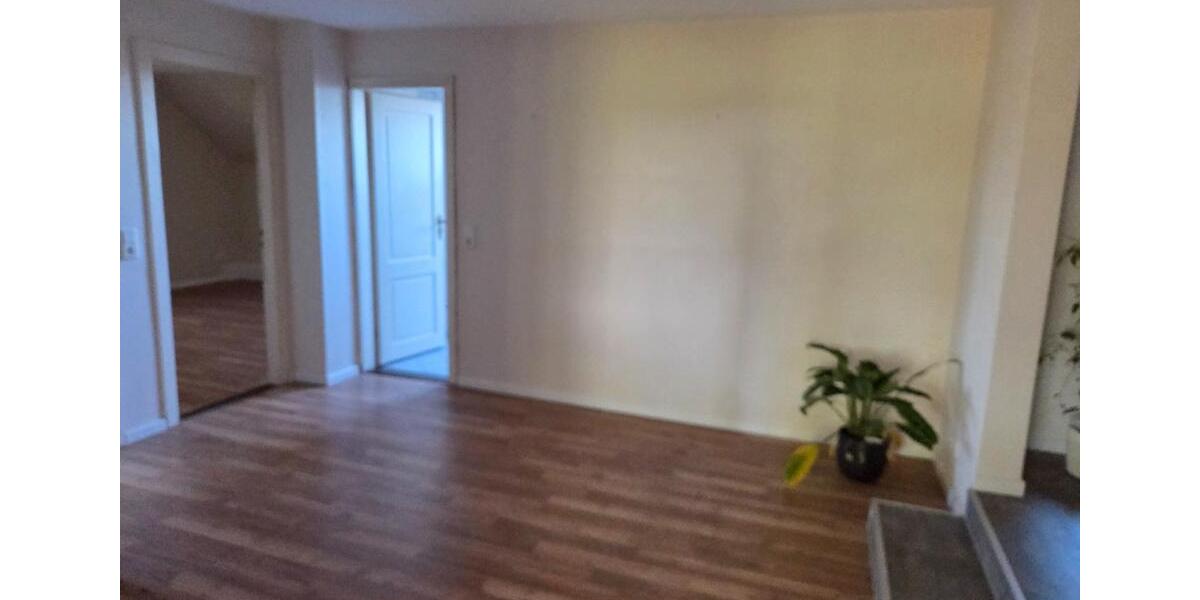 Dachgeschoßwohnung Westerstede - 3 Zimmer, 100 m&sup2;, 700&euro; | Angebot:26095420