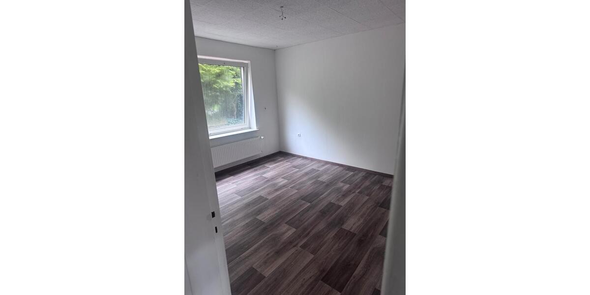 Etagenwohnung Hatten - 6 Zimmer, 130 m&sup2;, 1.130&euro; | Angebot:26564033