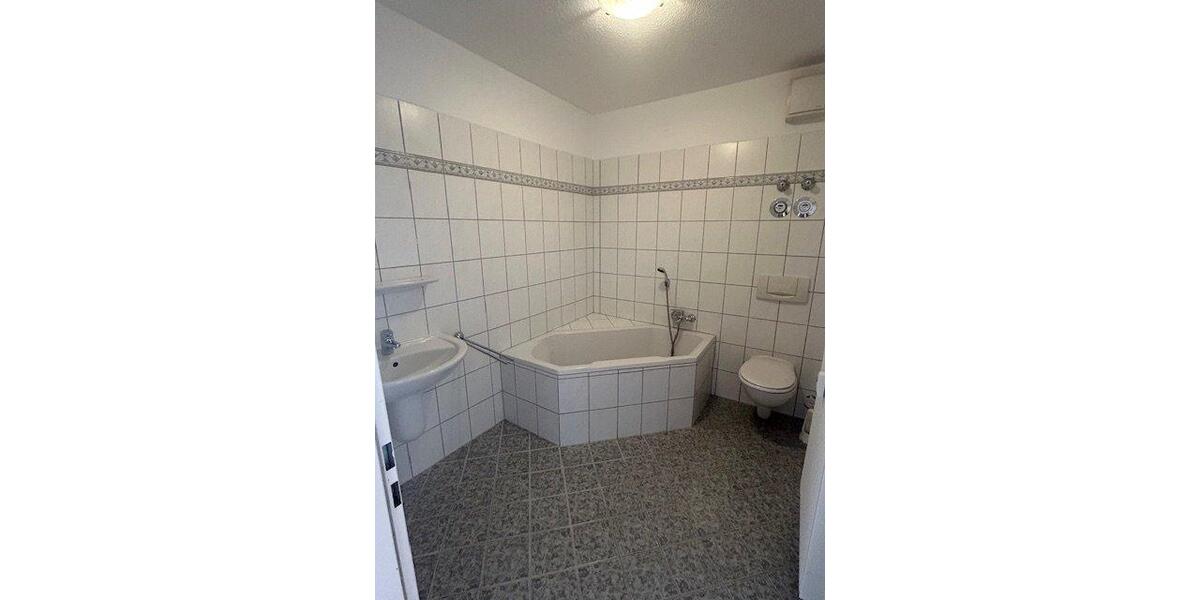 Etagenwohnung Sonneberg - 3 Zimmer, 82 m&sup2;, 570&euro; | Angebot:26058897