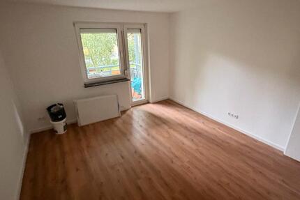 2 Zimmer 50qm Wohnung mit großer Wohnküche an Damen zimmer