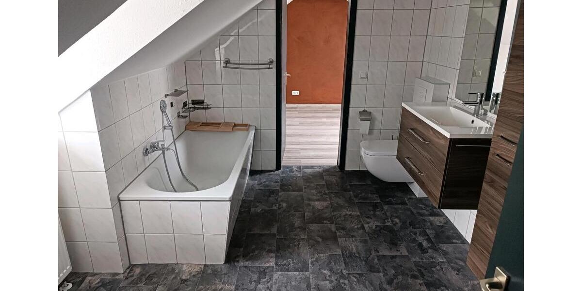 Dachgeschoßwohnung Regenstauf - 3 Zimmer, 60 m&sup2;, 900&euro; | Angebot:26635426