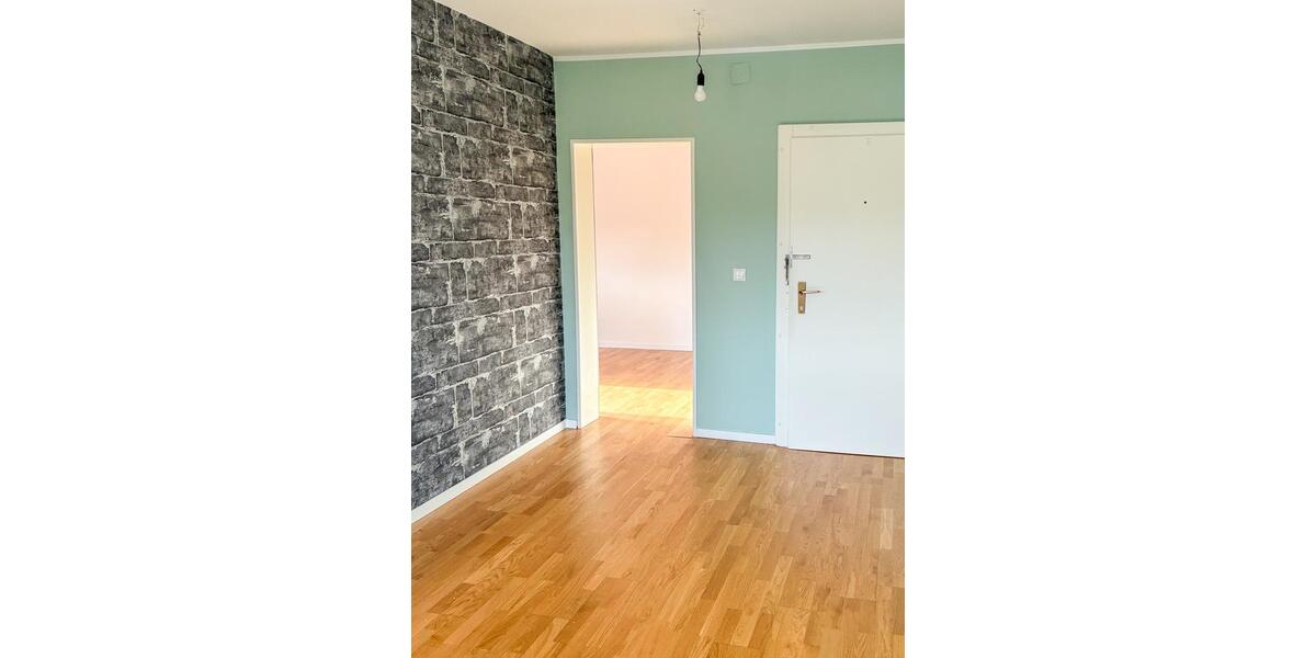 Geräumige 4 Zimmerwohnung mit Balkon, Aufzug und Garage in Naila 4 zimmer