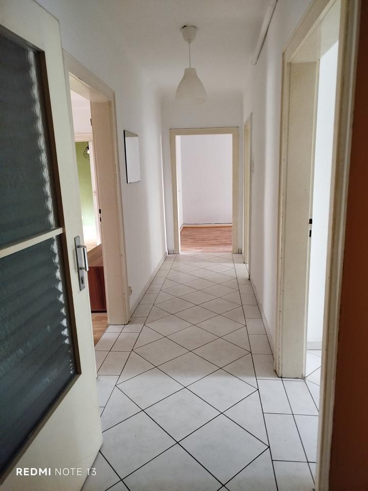 Ruhige 3 Zimmer Küche Bad Wohnung teilmöbliert DG
