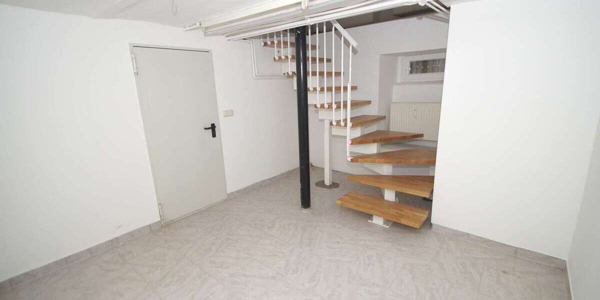 2-Zimmer-Wohnung im Hinterhaus mit viel zusätzlichem Platz im Untergeschoß 2 zimmer