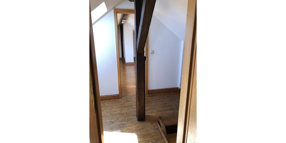 Dachgeschoßwohnung Saarbrücken - 3 Zimmer, 65 m&sup2;, 580&euro; | Angebot:26362184