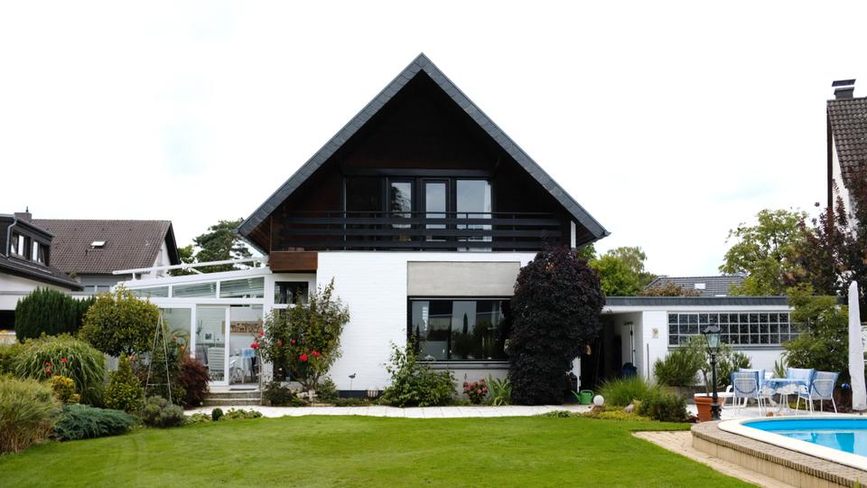 Bonn-Röttgen: Charaktervolles Haus mit Wintergarten, Einbauküche, Pool, Garage, wunderschönem Garten 4 zimmer