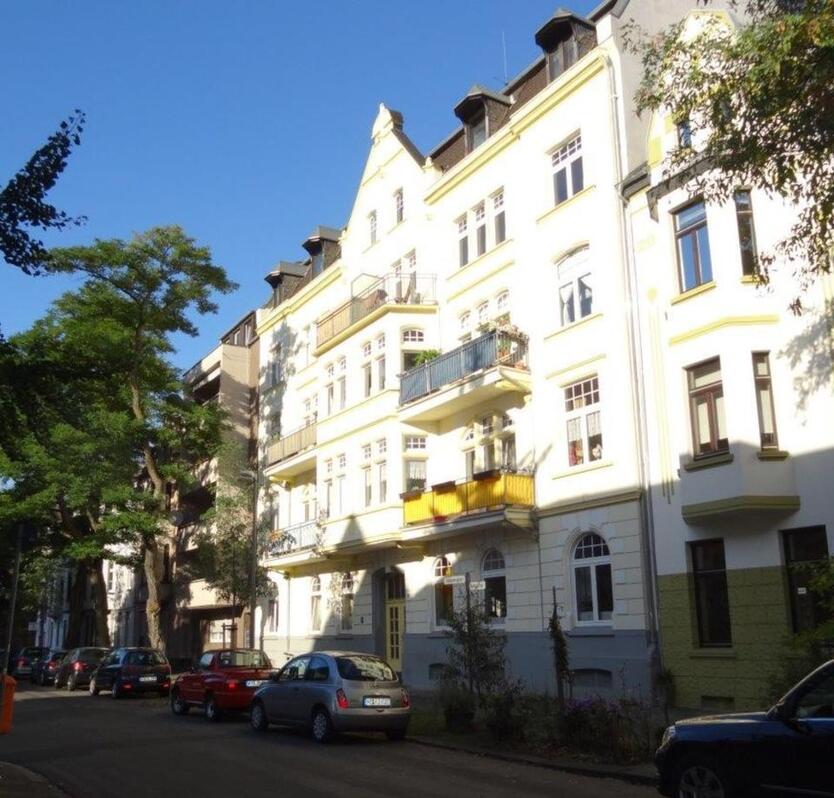 Charmante Altbauwohnung mit Balkon im 3. OG – sofort bezugsfrei zimmer