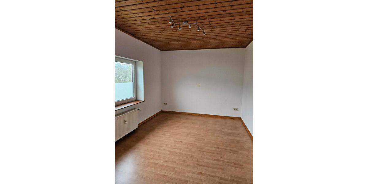 Etagenwohnung Bausendorf - 4 Zimmer, 92 m&sup2;, 835&euro; | Angebot:25402016