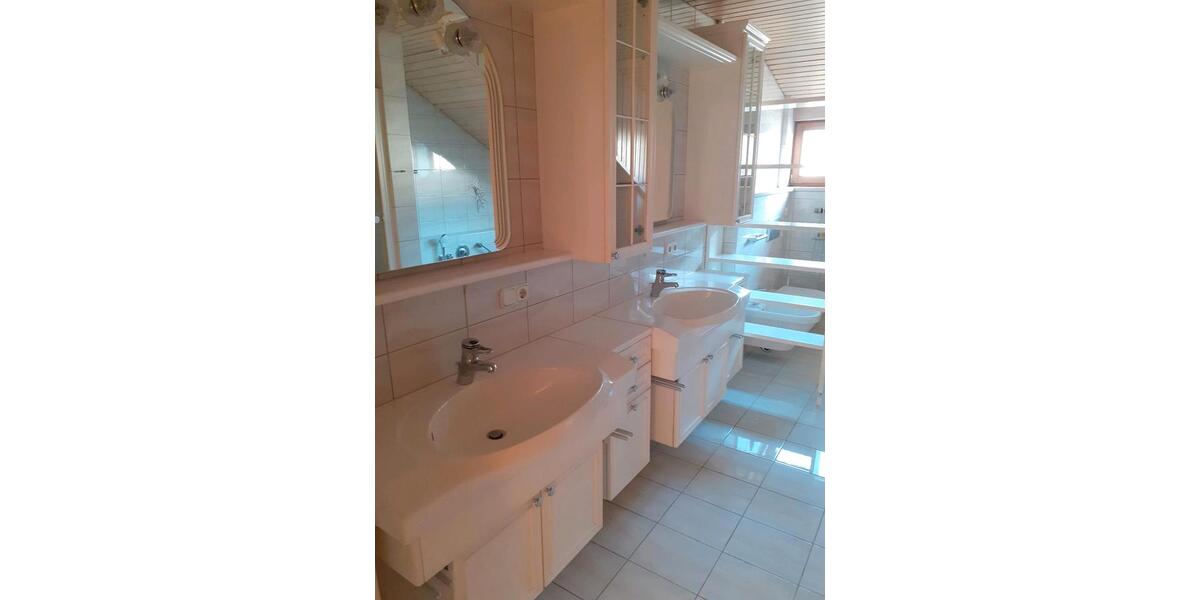 Helle 110 qm DG-Wohnung in 92660 Neustadt WN 4 zimmer