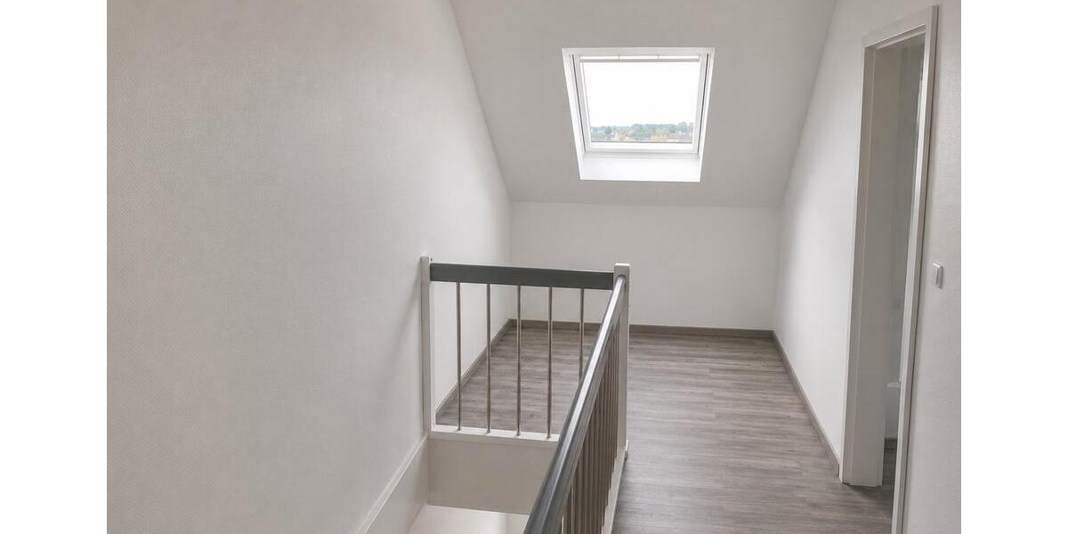 Dachgeschoßwohnung Duisburg Hochheide - 3 Zimmer, 80 m&sup2;, 716&euro; | Angebot:26579701