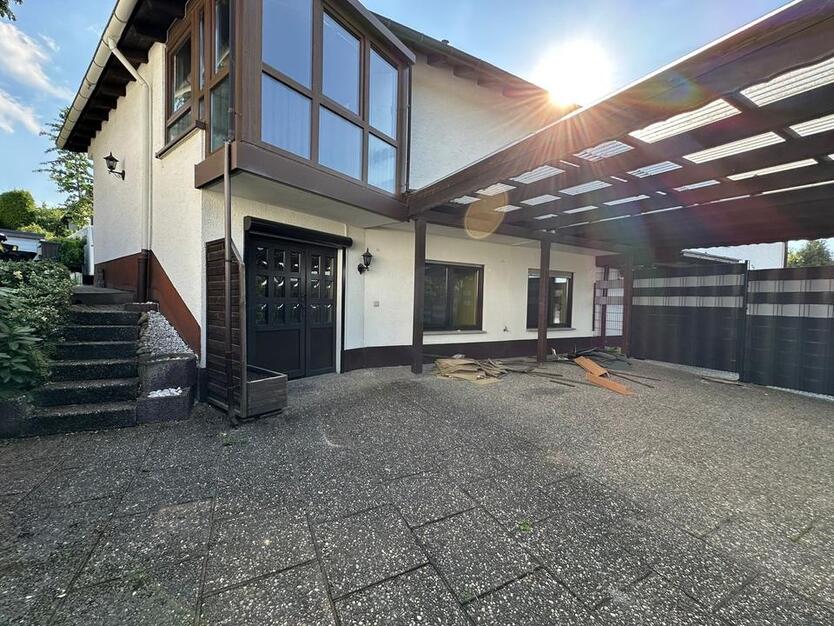 Haus zu vermieten mit Garten und Stellplatz zimmer