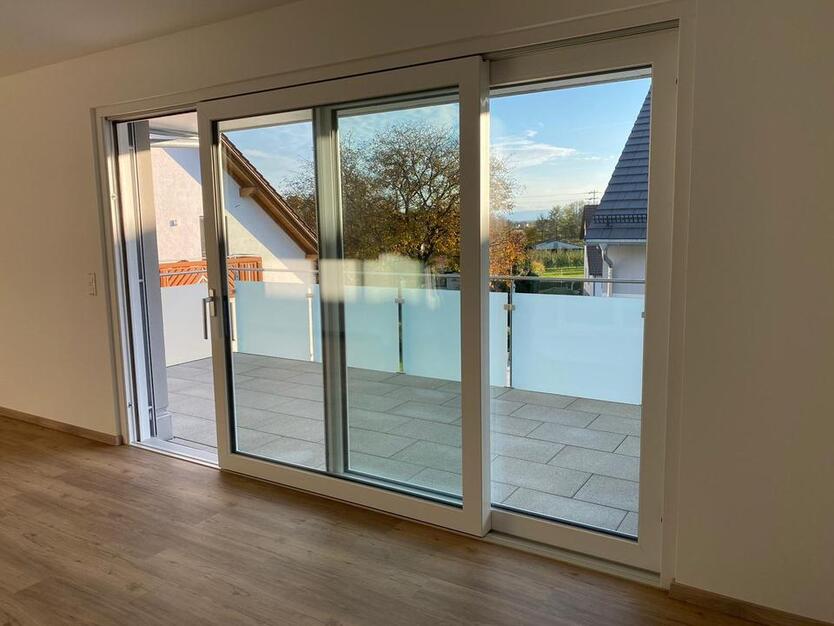 3-Zi. DG-Wohnung mit Küche, Balkon & 2xTG in Brochenzell