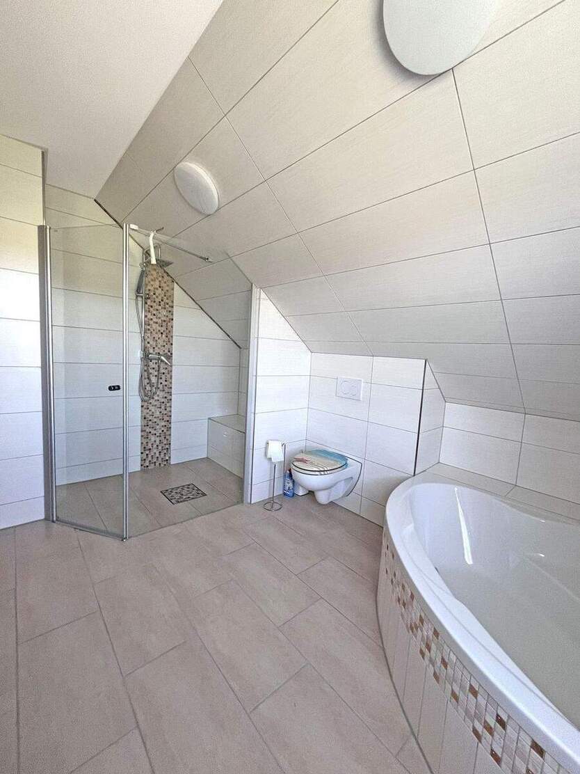 Schönes Einfamilienhaus mit großem Grundstück und Traumblick ins Grüne! 5 zimmer