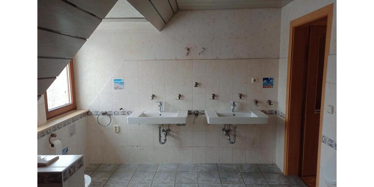 Dachgeschoßwohnung Kraftsdorf - 5 Zimmer, 138 m&sup2;, 950&euro; | Angebot:22184494