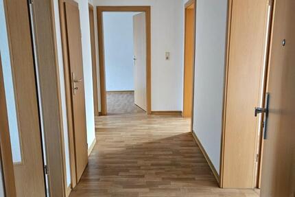 Wohnung Gröditz - 3 Zimmer, 64 m&sup2;, 357&euro; | Angebot:25220583