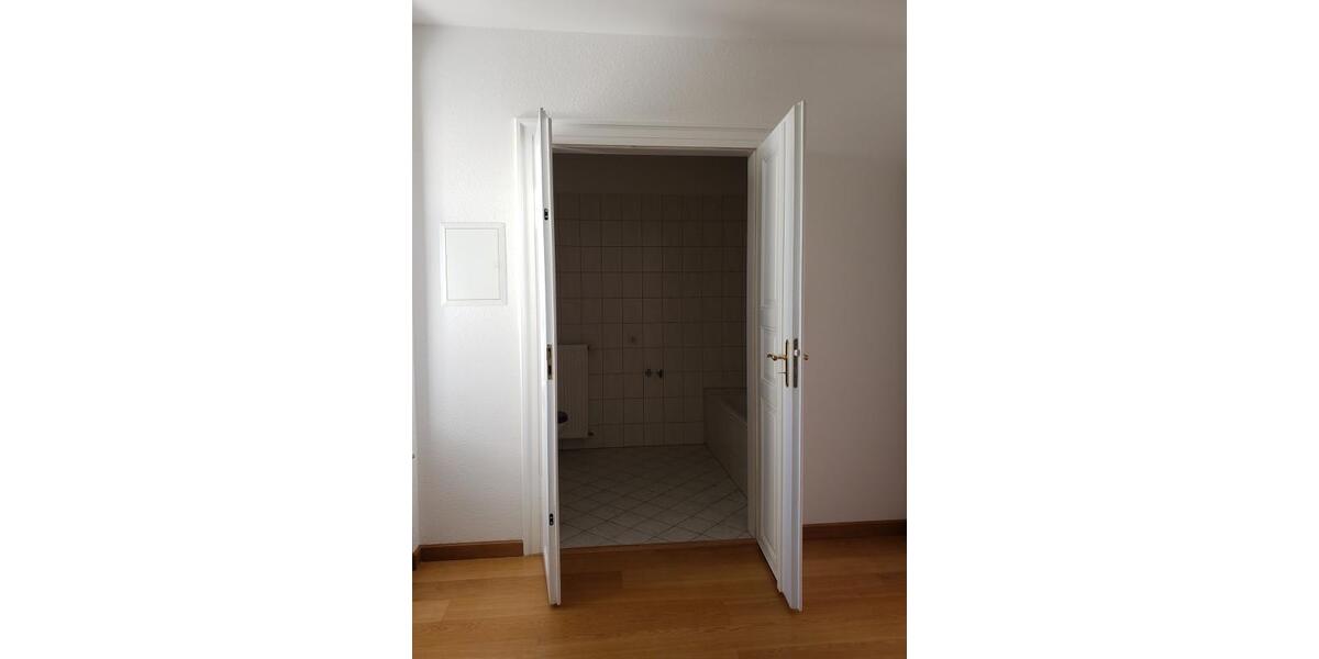Etagenwohnung Limbach-Oberfrohna Oberfrohna - 2 Zimmer, 76 m&sup2;, 500&euro; | Angebot:26385618